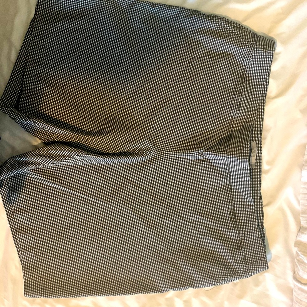 Stretchy pull on shorts. Sz 22W black/white